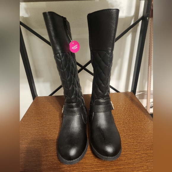 Girls Boots - Picture 2 of 4